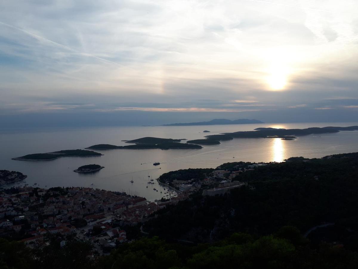 Guest House Mediterranean Hvar Town Bagian luar foto